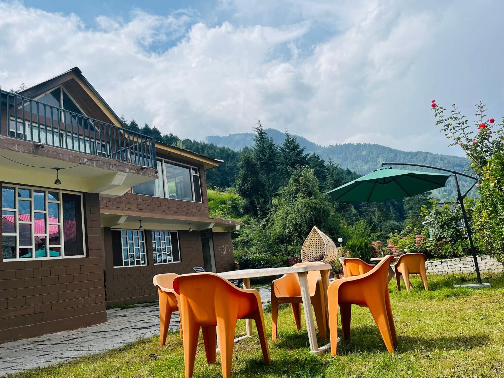 The Manu Emerald # Farmhouse # Top Selling Cottage In Manali # Peaceful Heritage Cozy Stay # Lawn With Bonfire # Most Awarded - Manali (Himachal Pradesh) — Photos 3